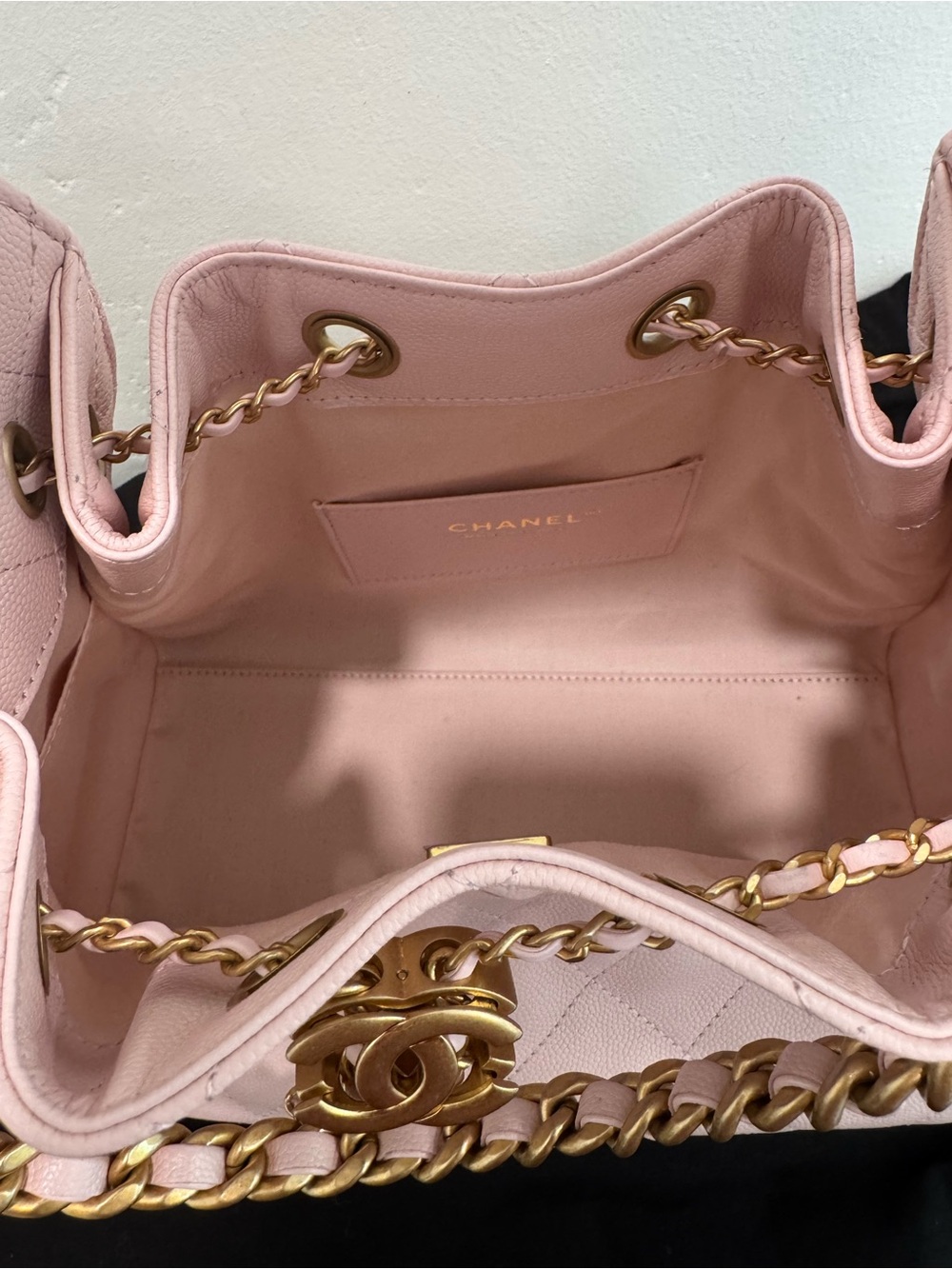 🤩 CHANEL 25 Small Pink Quilted Drawstring hobo Bag with Gold Chain 🤩 - Picture 8 of 9